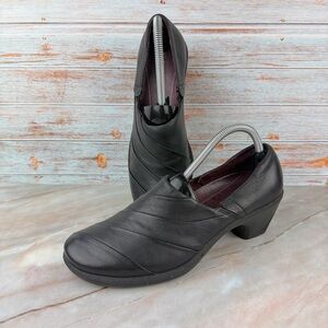 New listing!! Romika Black Leather Slip-on Heeled shoes